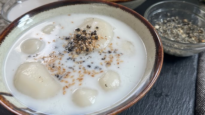 Banh Ja'neuk (Khmer Glutinous Rice Ball)