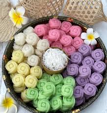 Nom Akor (Steamed Rice Cake)