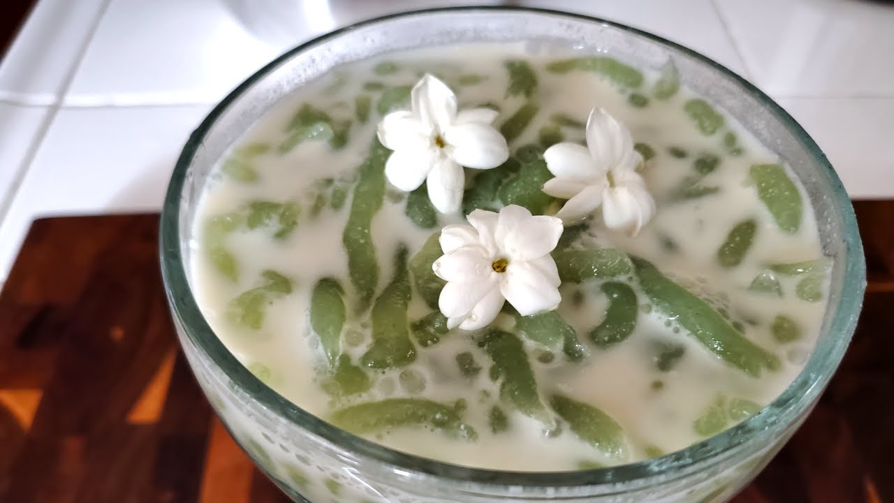 Nom Lort (Cambodian Pandan Coconut Dessert)